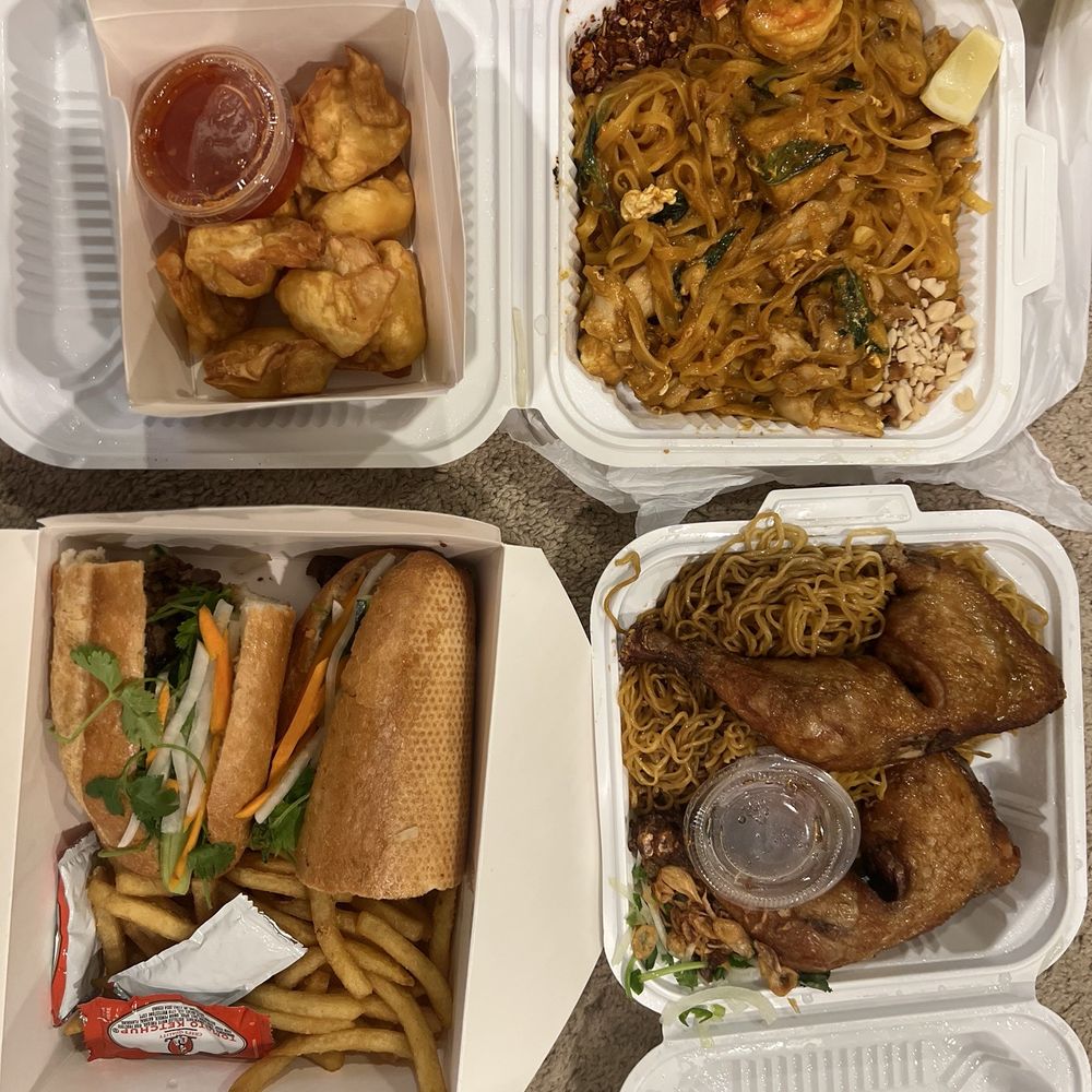 Moodles - Seafood Rangoon, egg noodle and fried chicken, pad Thai, short rib banh mi - Vietnamese Near Me - Brentwood, California