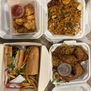 Moodles - Seafood Rangoon, egg noodle and fried chicken, pad Thai, short rib banh mi - Vietnamese Near Me - Brentwood, California Moodles - Seafood Rangoon, egg noodle and fried chicken, pad Thai, short rib banh mi - Vietnamese Near Me - Brentwood, California