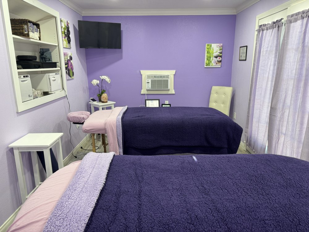 Tammy N Touch Massage Logo