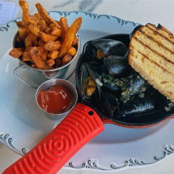 Loch Bar - mussels and fries, so good - Seafood Near Me - Houston, Texas Loch Bar - mussels and fries, so good - Seafood Near Me - Houston, Texas
