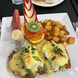 Streetside Grill & Cafe - Eggs Benny