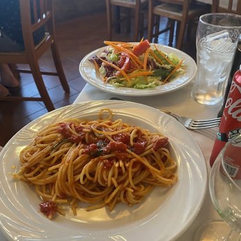 Da Costantino - Spaghetti and mixed salad - Italian Near Me - Positano, SA Da Costantino - Spaghetti and mixed salad - Italian Near Me - Positano, SA