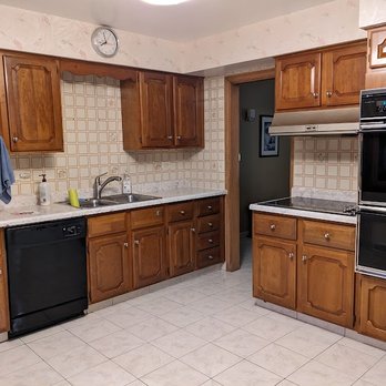 Masters Kitchen and Bath - Kitchen Before - General Contractors Near Me - Park Ridge, Illinois Masters Kitchen and Bath - Kitchen Before - General Contractors Near Me - Park Ridge, Illinois