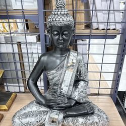 Domi home - Sitting Buddah