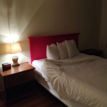 Sunnyside Inn and Suites - Room - Hotels Near Me - Clackamas, Oregon