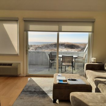 Windward Shores Resort - Livingroom area - Hotels Near Me - Amagansett, New York