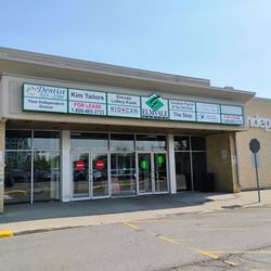 Elmvale Acres - Entrance to the "mall" part. Elmvale Acres is part "enclosed mall" and part "open plaza."