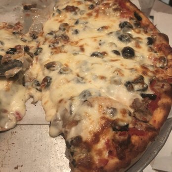 Chi Chi's Pizza - Pizza Near Me - Northridge, California Chi Chi's Pizza - Pizza Near Me - Northridge, California