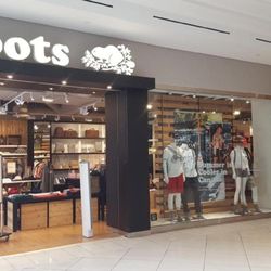 Roots - St.Laurent Shopping Centre