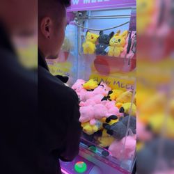 Claw Meee - Gotta win that Zombiefied Pickachu. Namm sayinn..