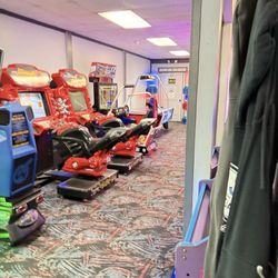 Two T's Golf - Arcade area