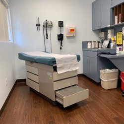 Holy Cross Medical Group - Exam room