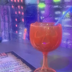 R-House - Halloween special with cool wall
