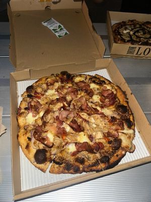 Local Myth Pizza by null