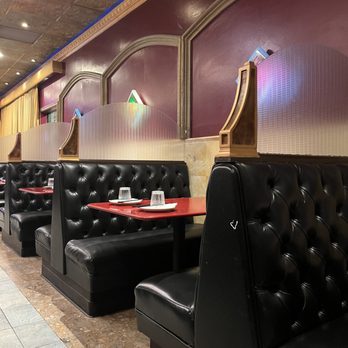 Au Lac - Interior, Seating - Vietnamese Near Me - Fountain Valley, California