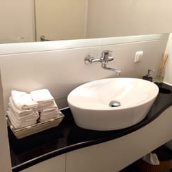 Viet Village - Modern auf Toilette, mit kleinen Stoffhandtūchern