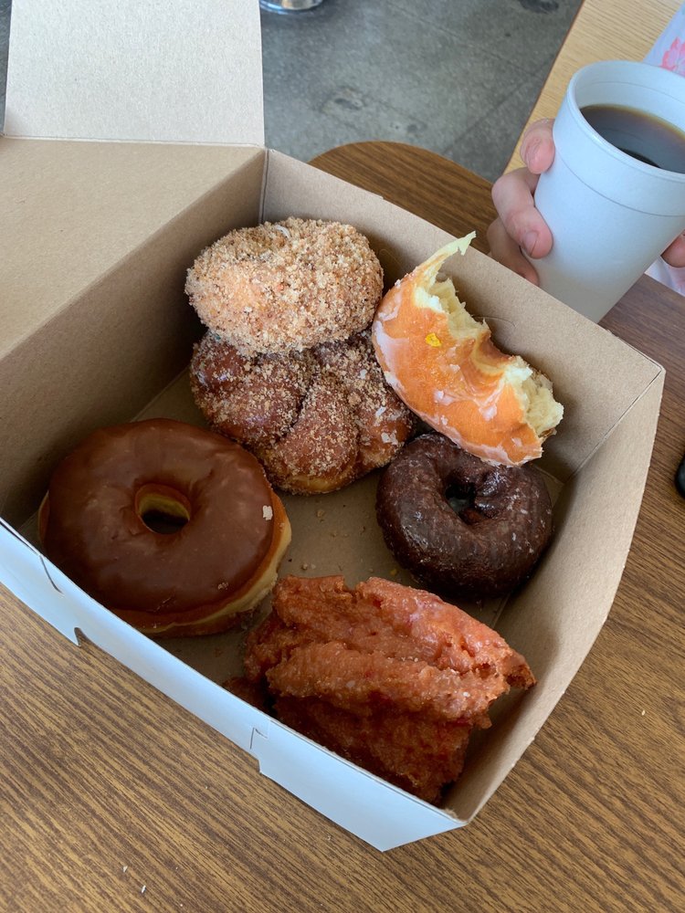 YUM YUM DONUTS 10 Photos & 24 Reviews 3663 Fort St, Lincoln Park