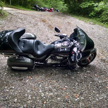 Cabins by the Caves - Great shot of the driveway, and motorcycle parking. We had to leave them at the bottom, because getting them up to the cabins was dangerous! - Vacation Rentals Near Me - Logan, Ohio