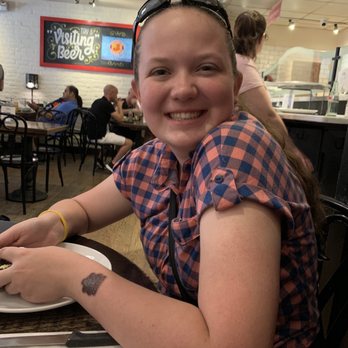 Juliana's - Hanging with Emory after touring 9/11 museum. So hungry for good pizza and egg creams. - Pizza Near Me - Brooklyn, New York Juliana's - Hanging with Emory after touring 9/11 museum. So hungry for good pizza and egg creams. - Pizza Near Me - Brooklyn, New York