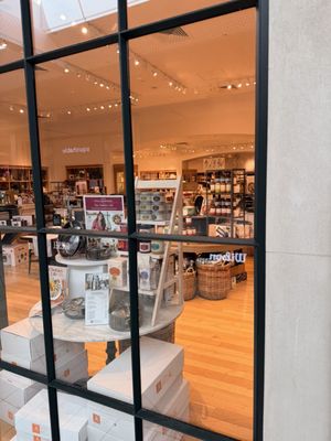 Williams-Sonoma by null