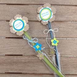 Karten-Truhe - Kleiner Gruß, der "Blumenstängel " ist aus Apfel-Lakritz-Brausepulver - Für kleine und große Kinder als Begrüssungsgeschenk...