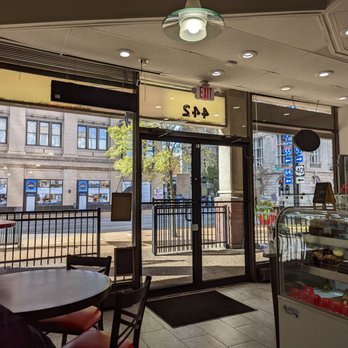 Cafe de Blaire - Seating area, Street view - Coffee & Tea Near Me - St. Louis, Missouri