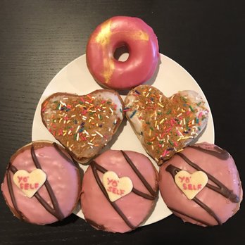 Dottie's Donuts - Rosewater Gold, Dunkaroos, Treat Yo Self - Cafes Near Me - Philadelphia, Pennsylvania