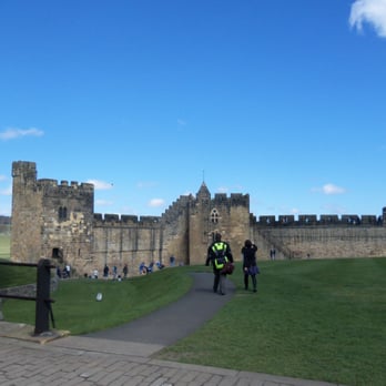 Alnwick Castle & Gardens - Landmarks & Historical Buildings Near Me - Alnwick, NBL Alnwick Castle & Gardens - Landmarks & Historical Buildings Near Me - Alnwick, NBL