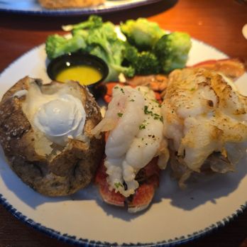 Red Lobster - Lobster Duo - Seafood Near Me - West Dundee, Illinois