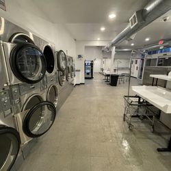 Blue Diamond Laundromat - Late night liminal laundromat