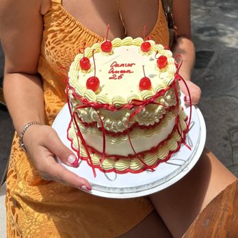 Elenbyelen - Custom Cakes Near Me Elenbyelen - Custom Cakes Near Me