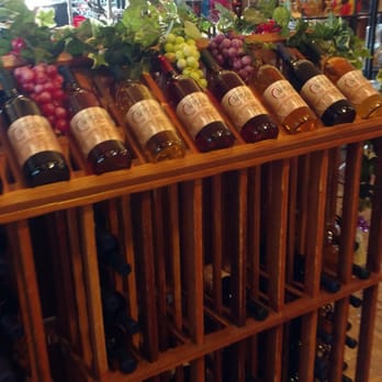 Apple Barn Winery - Shop area - Wineries Near Me - Sevierville, Tennessee