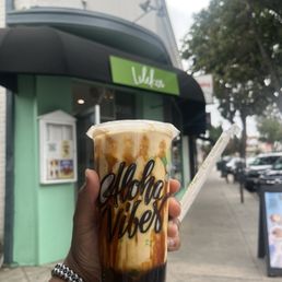 Exterior outside entrance of Lilikoi on Broadway - House Milk Tea - Burlingame, California Exterior outside entrance of Lilikoi on Broadway - House Milk Tea - Burlingame, California