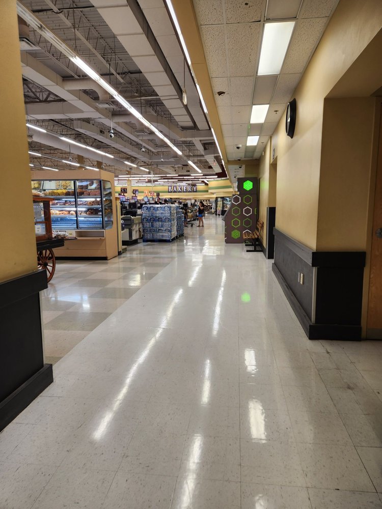 PIGGLY WIGGLY Updated October 2024 35 Photos & 36 Reviews 123 W