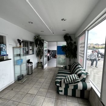 California Auto Center - Waiting area - Auto Repair Near Me - Millbrae, California