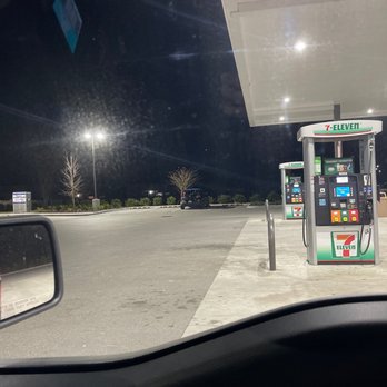 7-Eleven - The rude employees car - Convenience Stores Near Me - Lutz, Florida 7-Eleven - The rude employees car - Convenience Stores Near Me - Lutz, Florida
