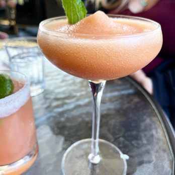 Earls Kitchen + Bar - Canadian (New) Near Me - Richmond, British Columbia
