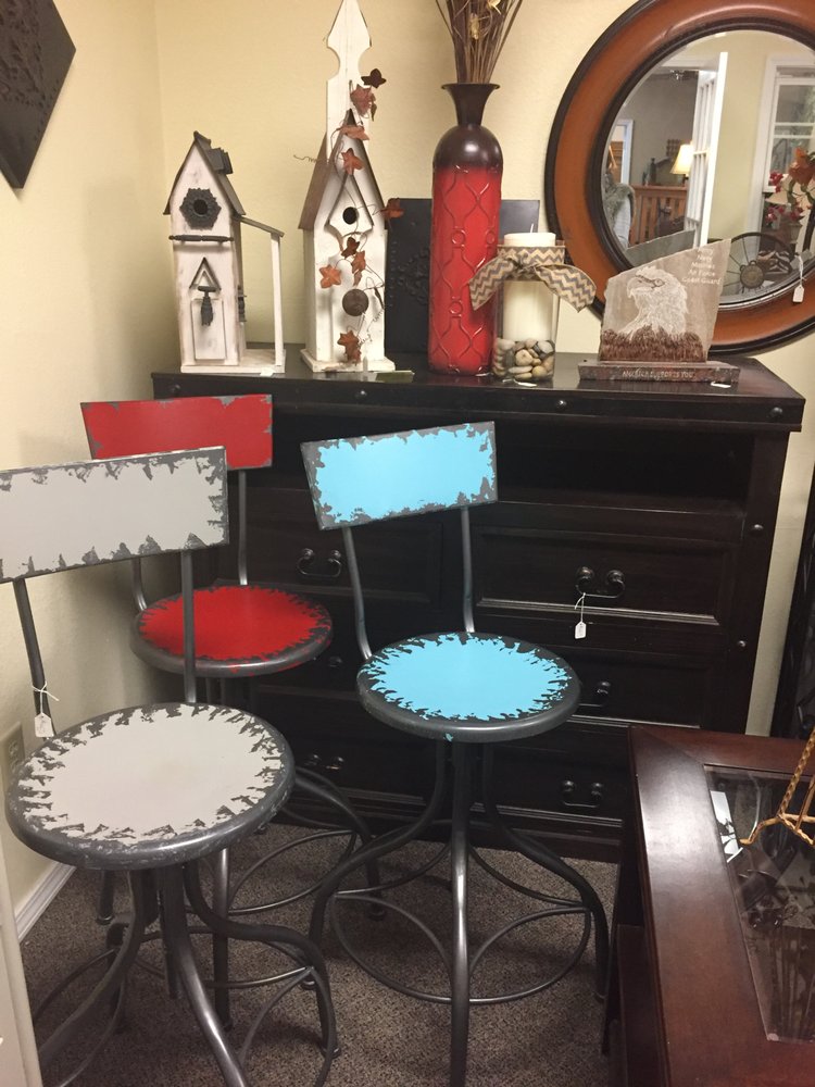 THE DEN FURNITURE & DECOR Updated September 2024 2511 Paramount