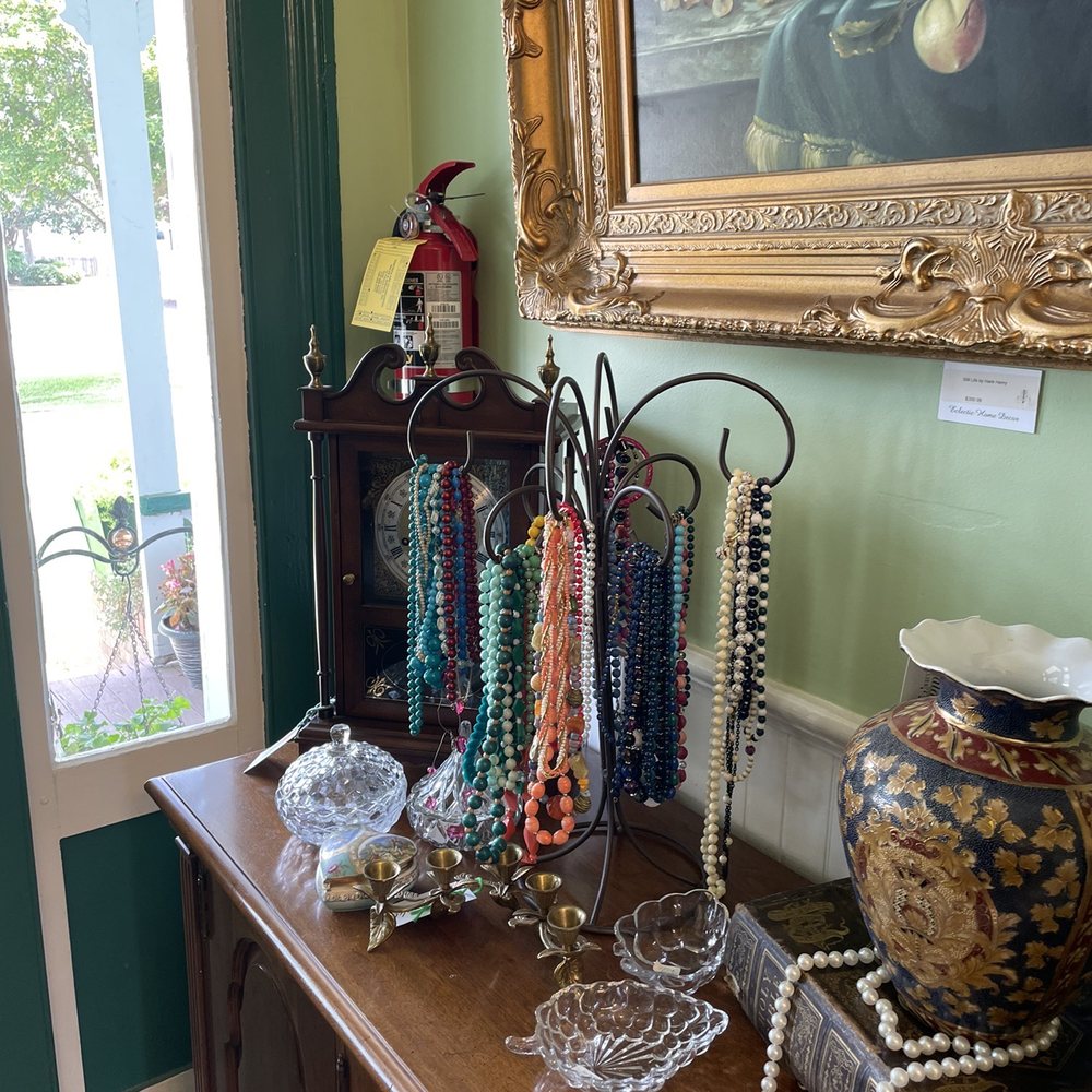 The Emerald Chandelier - Necklaces Use At will to fancy yourself up. - Venues & Event Spaces Near Me - Griffin, Georgia