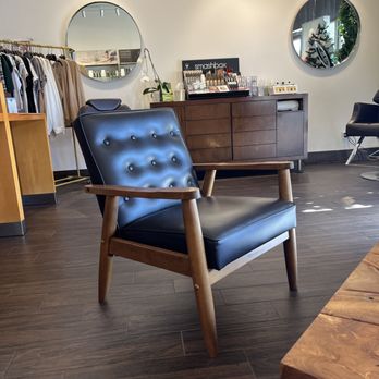 Salon Dulay - Waiting area - Hair Salons Near Me - Orlando, Florida Salon Dulay - Waiting area - Hair Salons Near Me - Orlando, Florida
