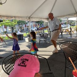 MacMurphy's - Great live music for family dancing