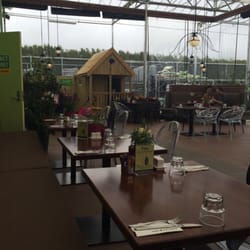 Cafe Botannix - Kids' playhouse right next to garden & dining area