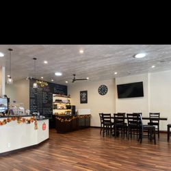 DOUBLE D'S COFFEE - Spacious and very nice.