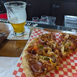 Mallards Cafe & Pub - Yummy pizza and IPA !