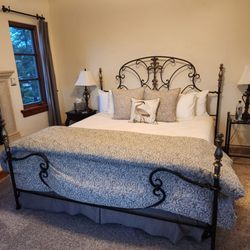 The Canyon Villa - Comfy king bed