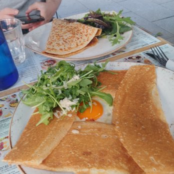 Mimi's  Creperia - Prosciutto, mozzarella, fried egg, black truffle, tomato, arugula, and parmesan crepe. Spectacular presentation and even better taste! - Creperies Near Me - Madrid, M