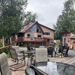 Riddle's Fishing Lodge - Great places to sit at the lodge and enjoy the evening