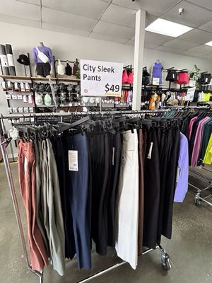 lululemon by null