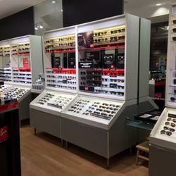 Sunglass Hut - Wonderful display