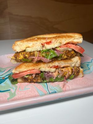 Honey's Bistro by null